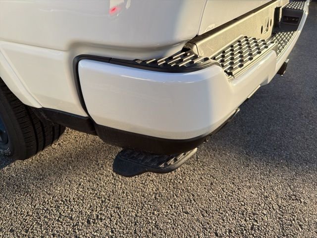 View vehicle photo 7