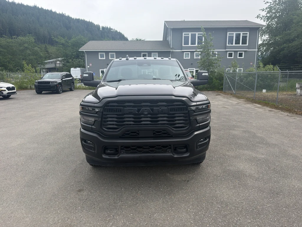 Used 2025 Granite Crystal Metallic Clearcoat Ram Tradesman image 8