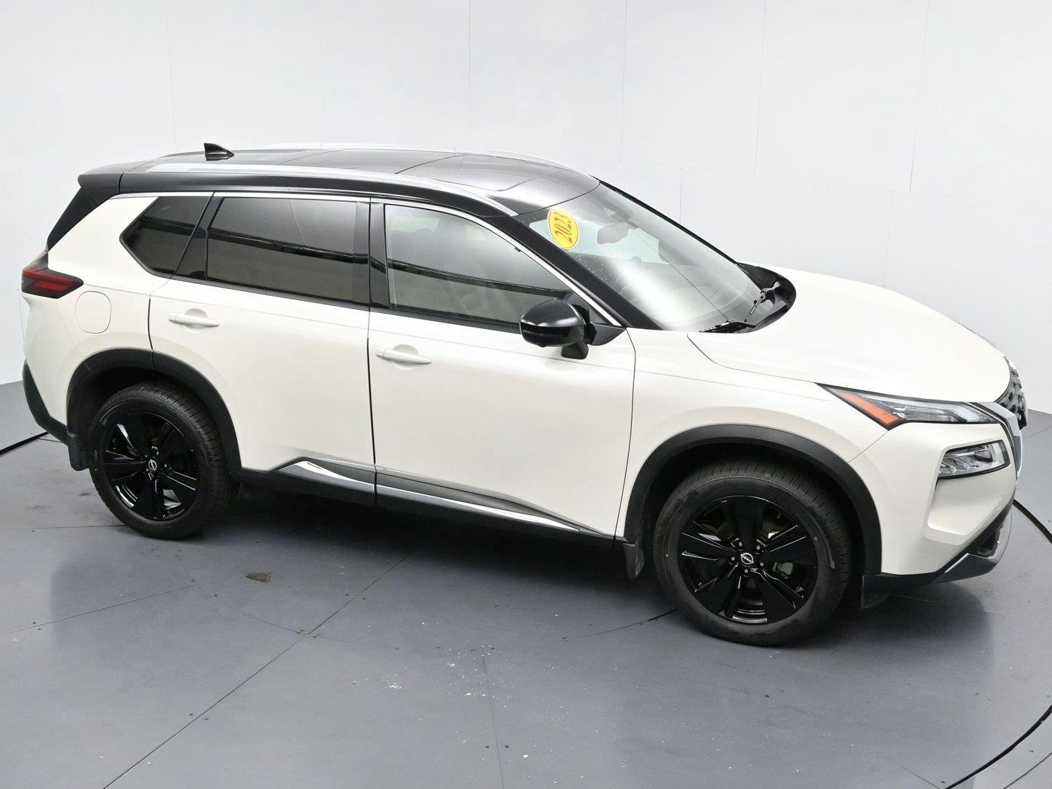 Used 2023 Pearl White Tricoat/Super Black Nissan SL image 38
