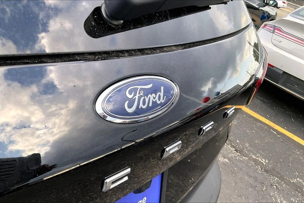 Used 2023 Black Ford Active image 31