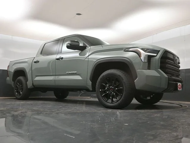Used 2025  Toyota SR5 image 17