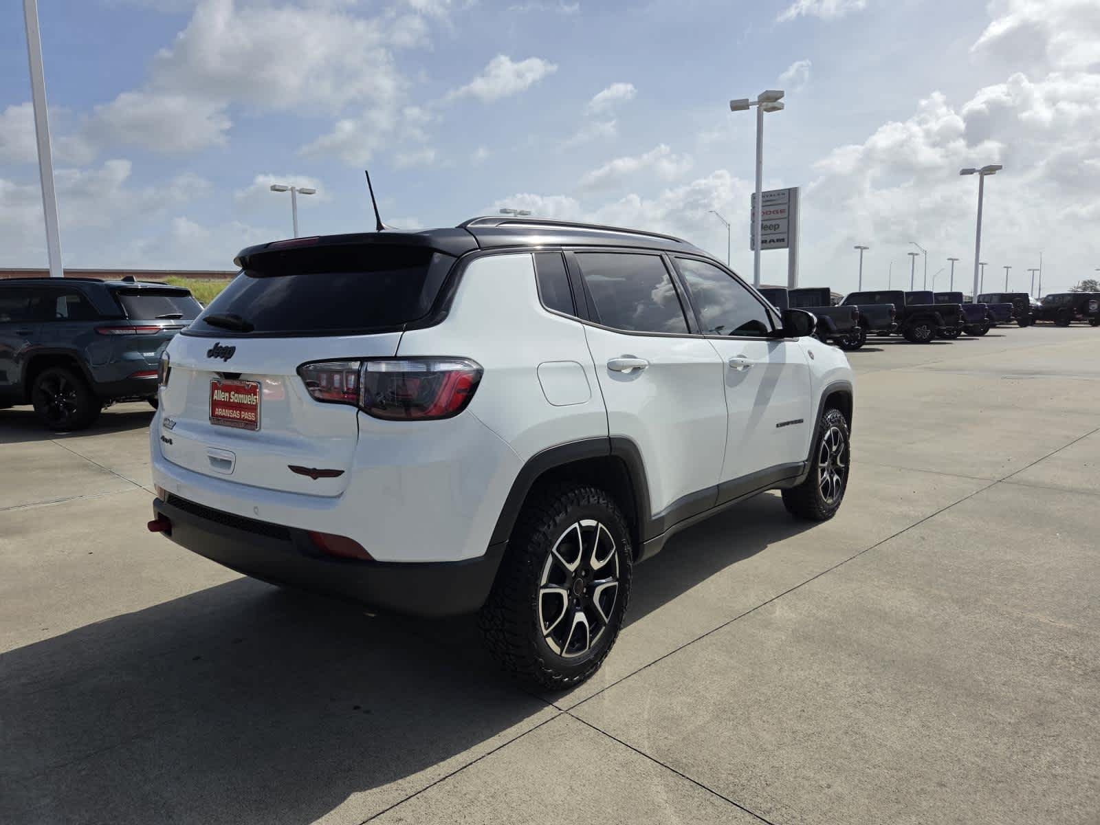 New 2026 Bright White Clearcoat Jeep Trailhawk image 5