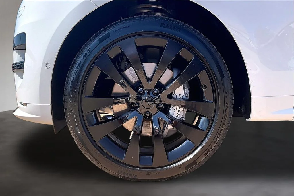 New 2026 White Land Rover Dynamic SE image 12