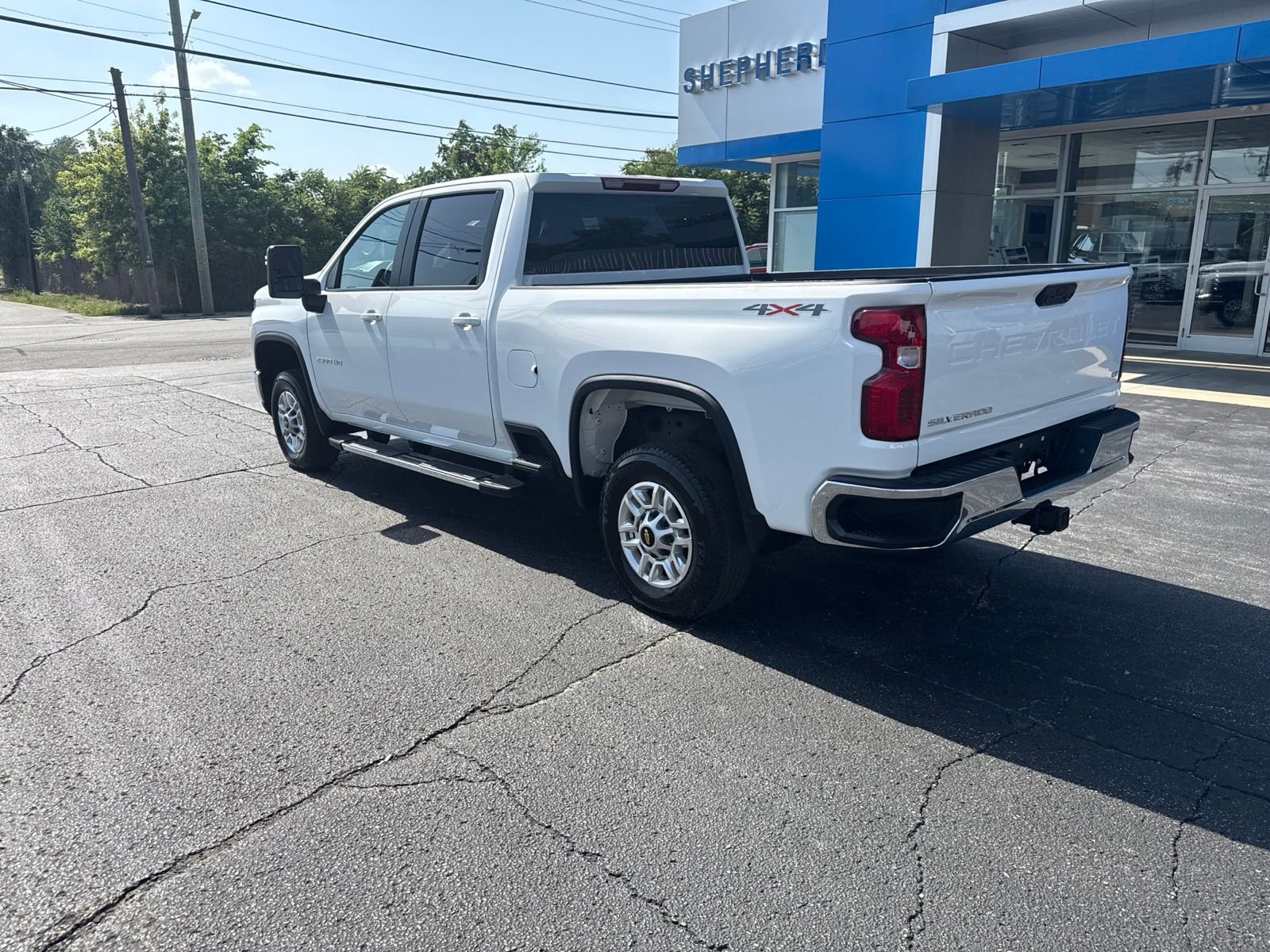 Used 2025 White Chevrolet LT image 5