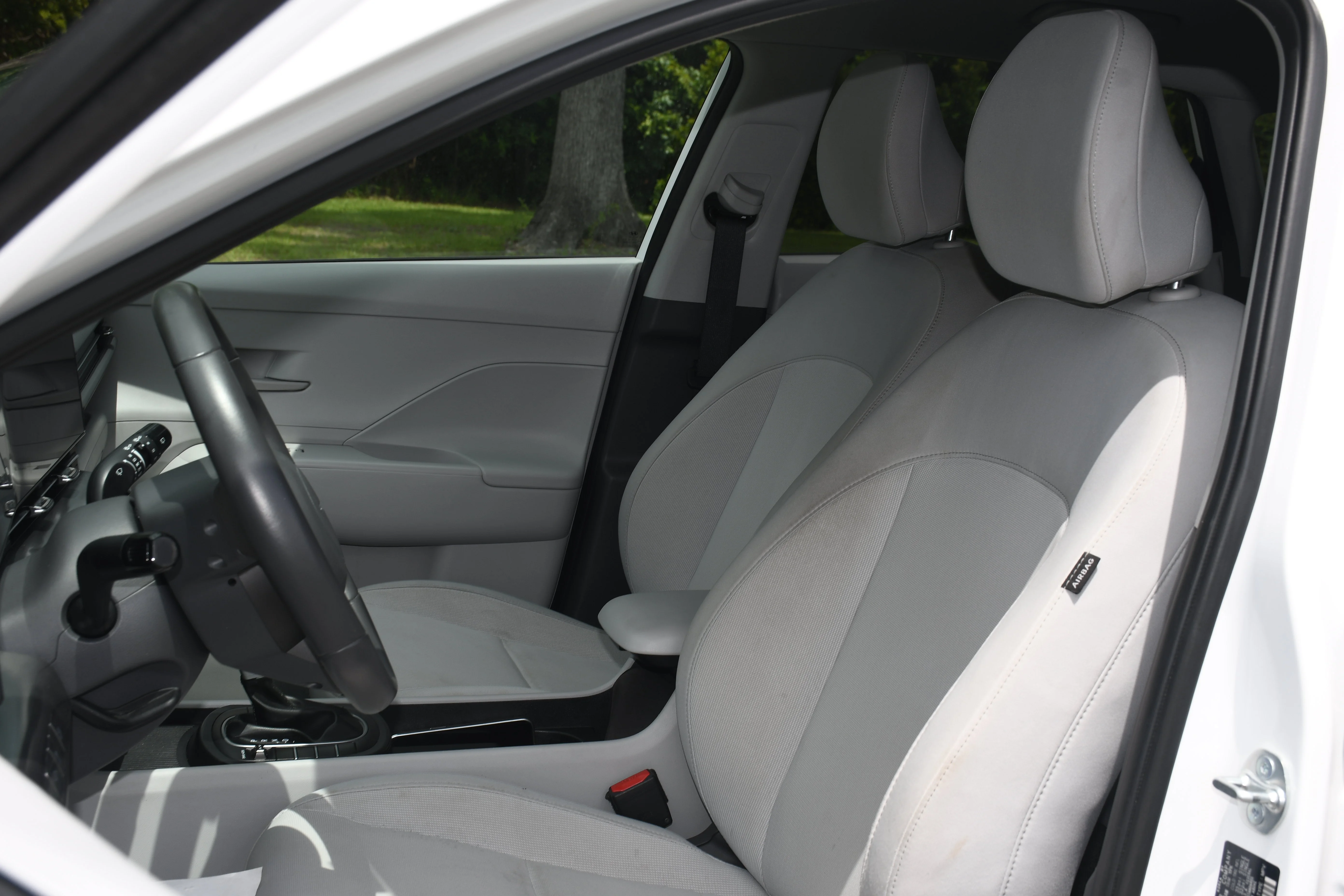 Used 2025 White Hyundai SEL image 10