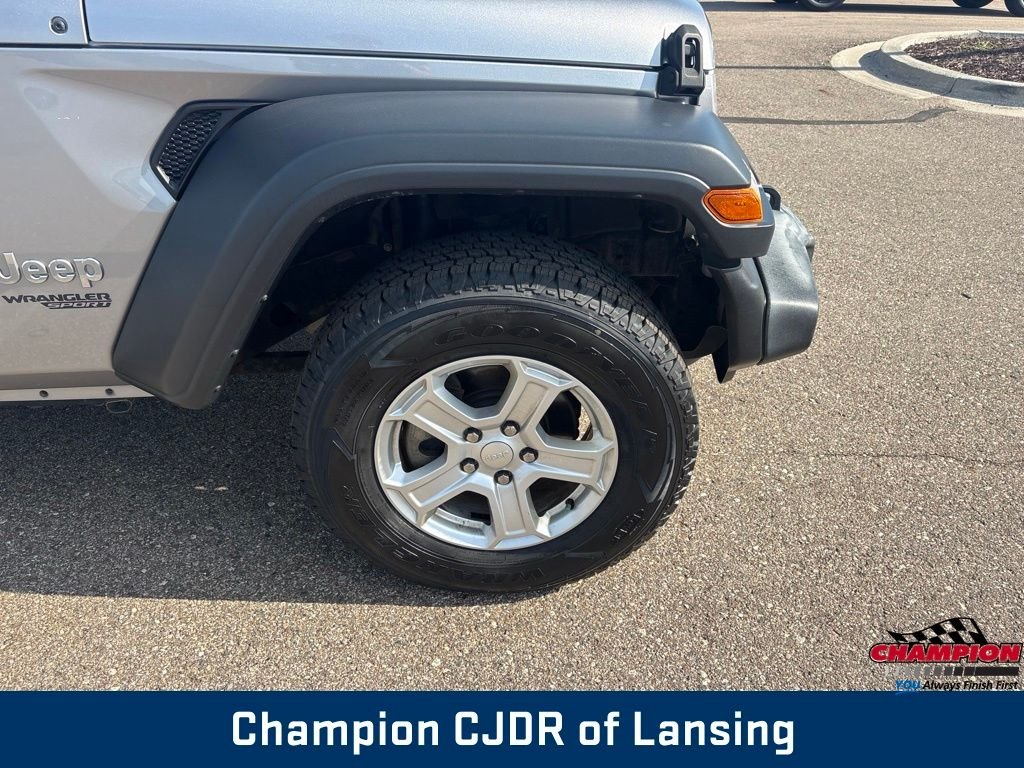 Used 2019 Silver Jeep Sport S image 32