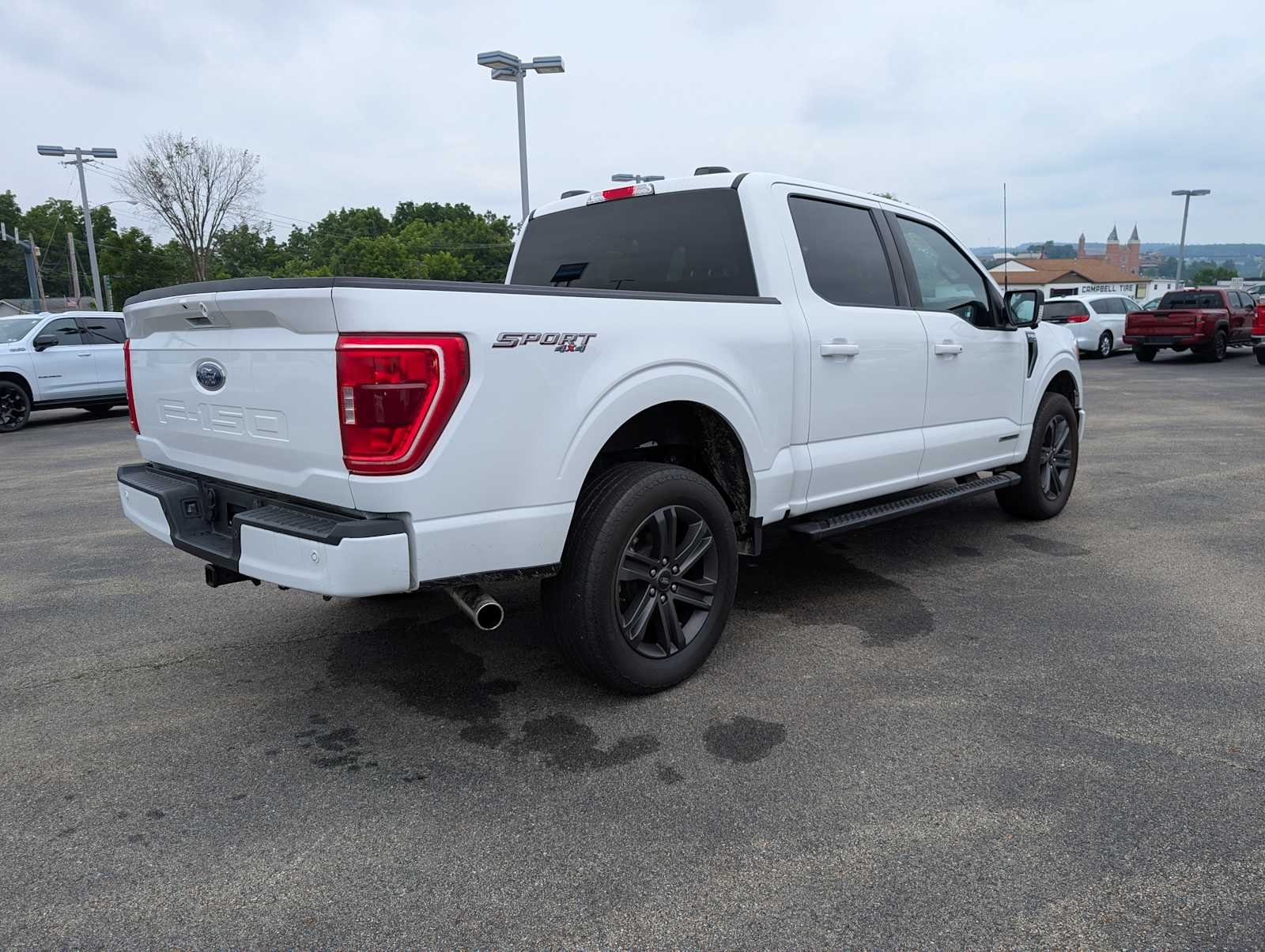 Used 2023 Oxford White Ford XLT image 9