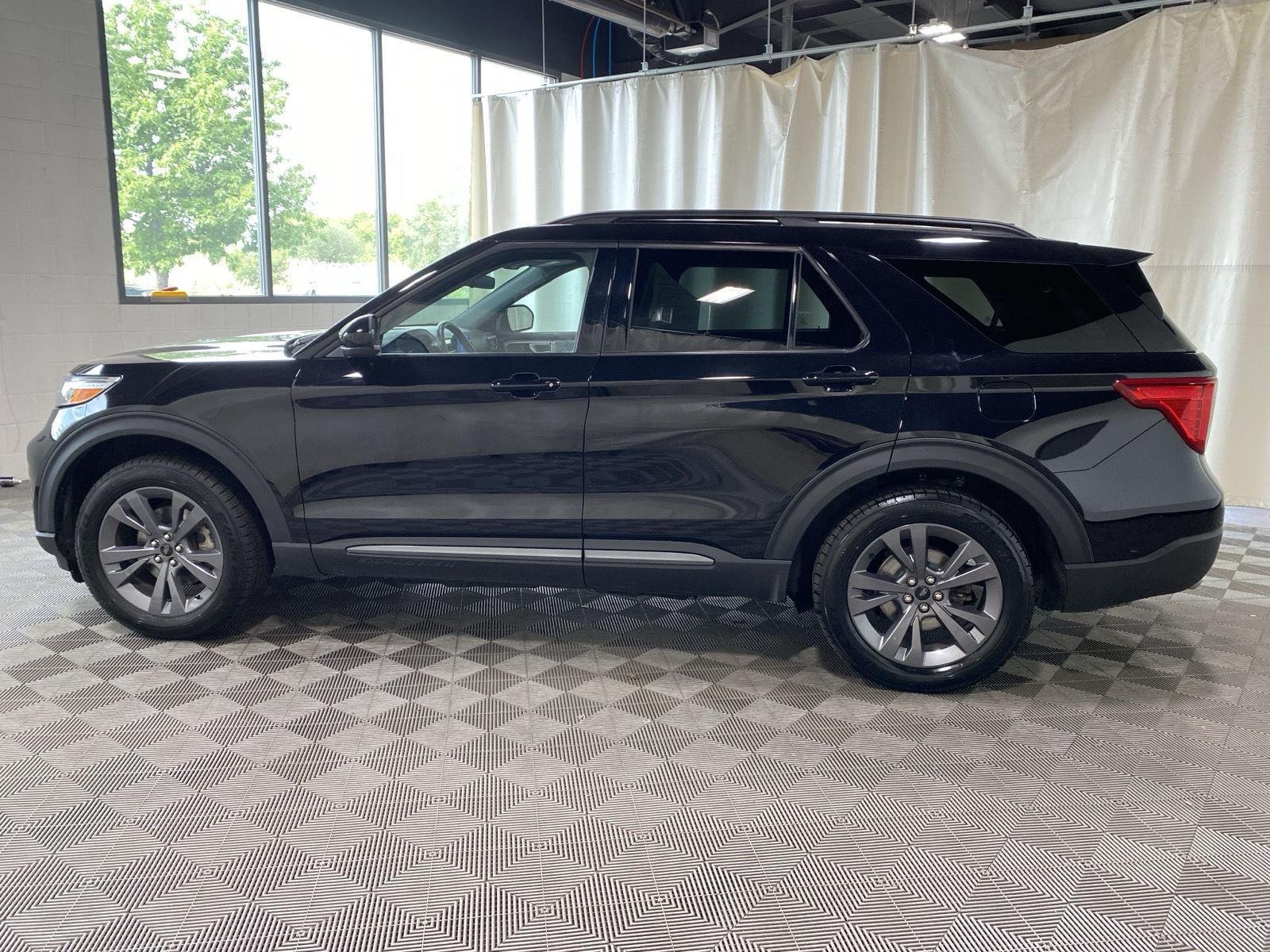 Used 2023 Black Metallic Ford XLT image 7