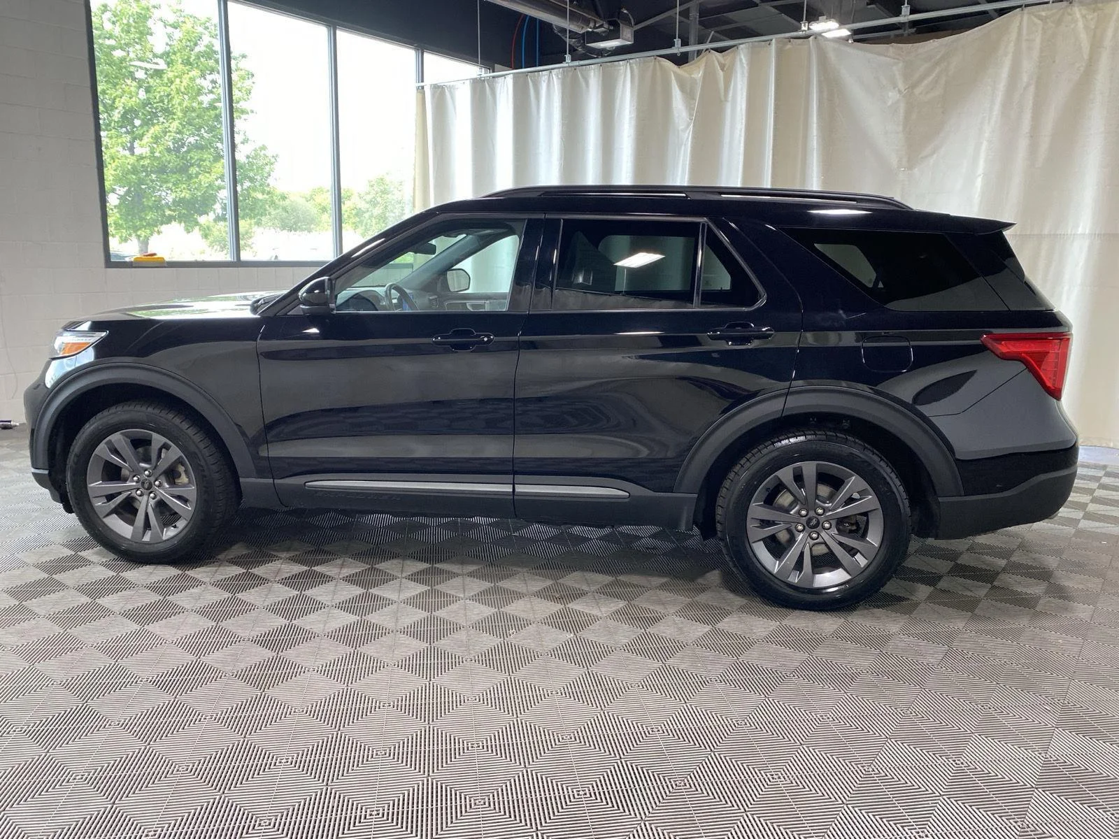 Used 2023 Black Metallic Ford XLT image 7