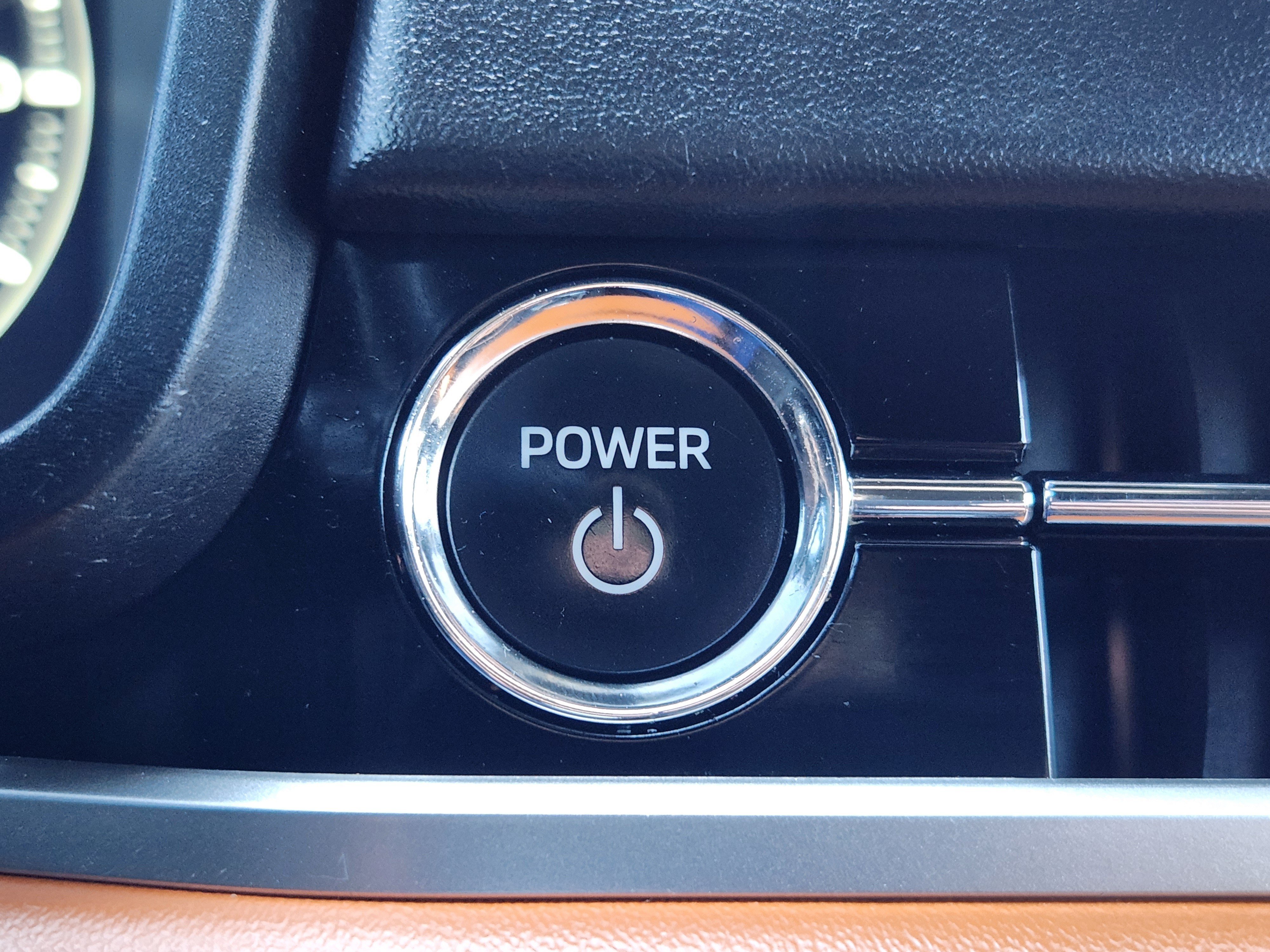 Used 2023 Silver Mitsubishi  image 17