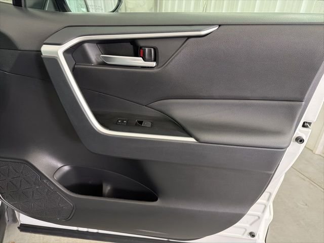 Used 2025 Ice Toyota XLE image 20