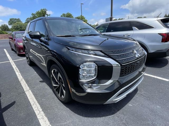 2024 Mitsubishi Outlander SE 2WD's photo