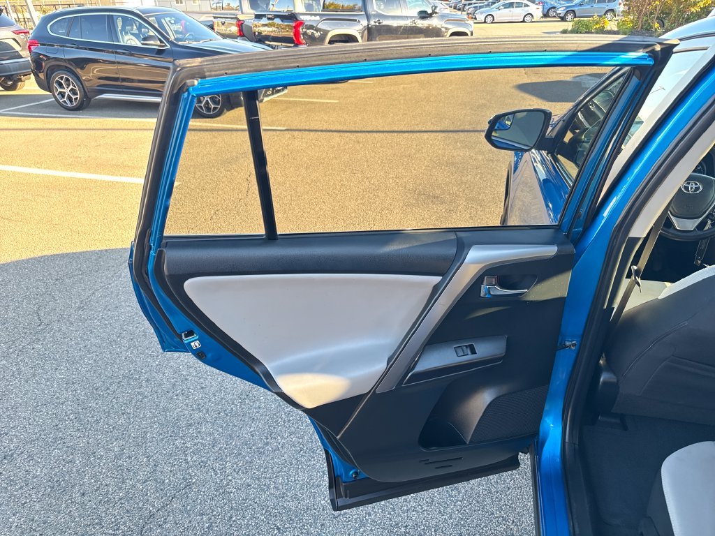 Used 2016 Blue Toyota XLE image 40