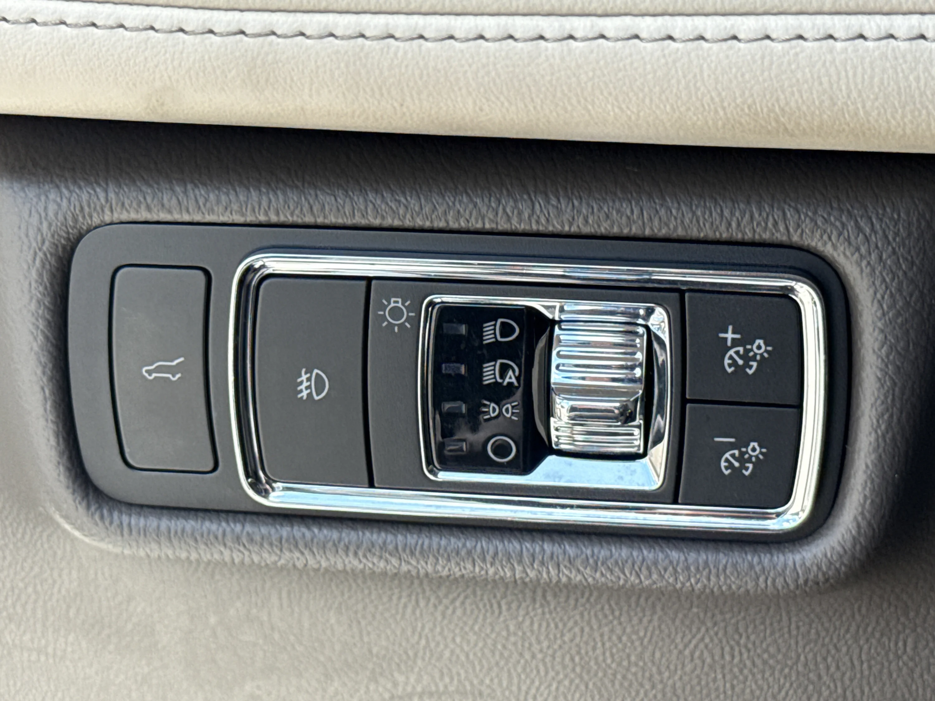 Used 2020 Pristine White Metallic Tri-Coat Lincoln Reserve image 37