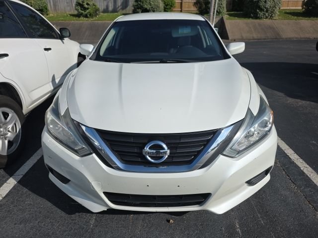 Used 2017 Nissan Altima S with VIN 1N4AL3AP8HC126860 for sale in Longview, TX