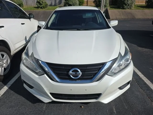 Used 2017 Nissan Altima S with VIN 1N4AL3AP8HC126860 for sale in Longview, TX