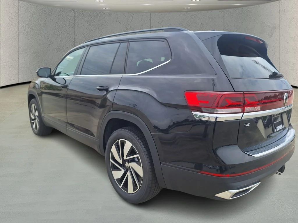 New 2026 Black Volkswagen 2.0T SE w/Technology image 3