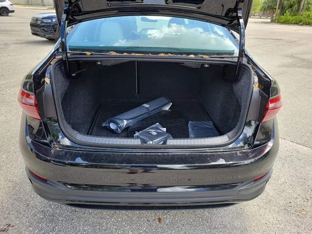 New 2026 Deep Black Pearl Volkswagen 1.5T SE image 13