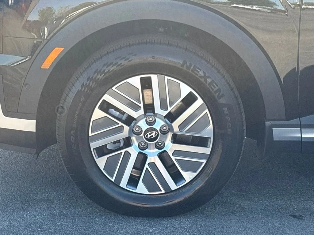 New 2026 Black Hyundai SEL Premium image 9