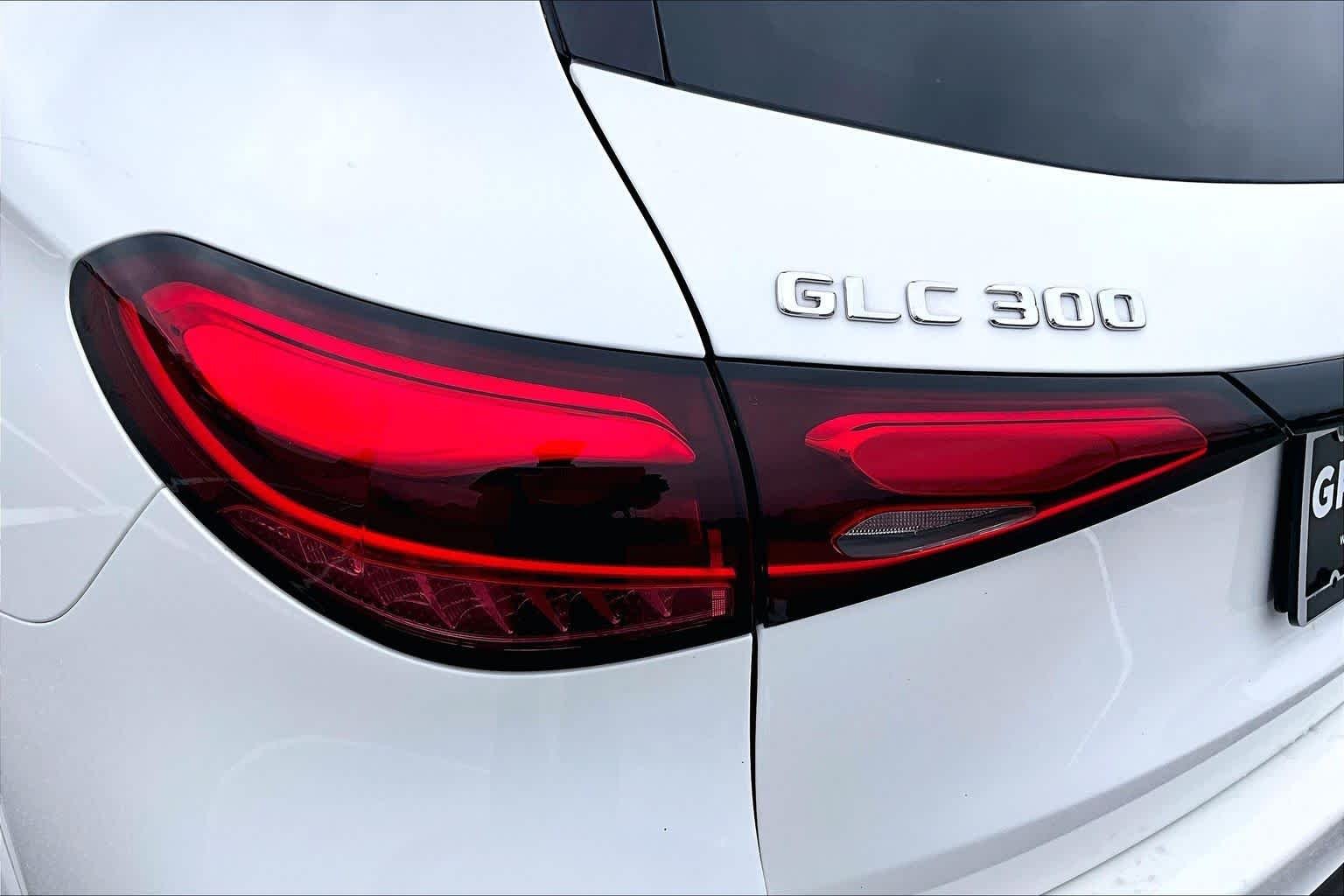 Used 2026 Polar White Mercedes-Benz GLC 300 image 29