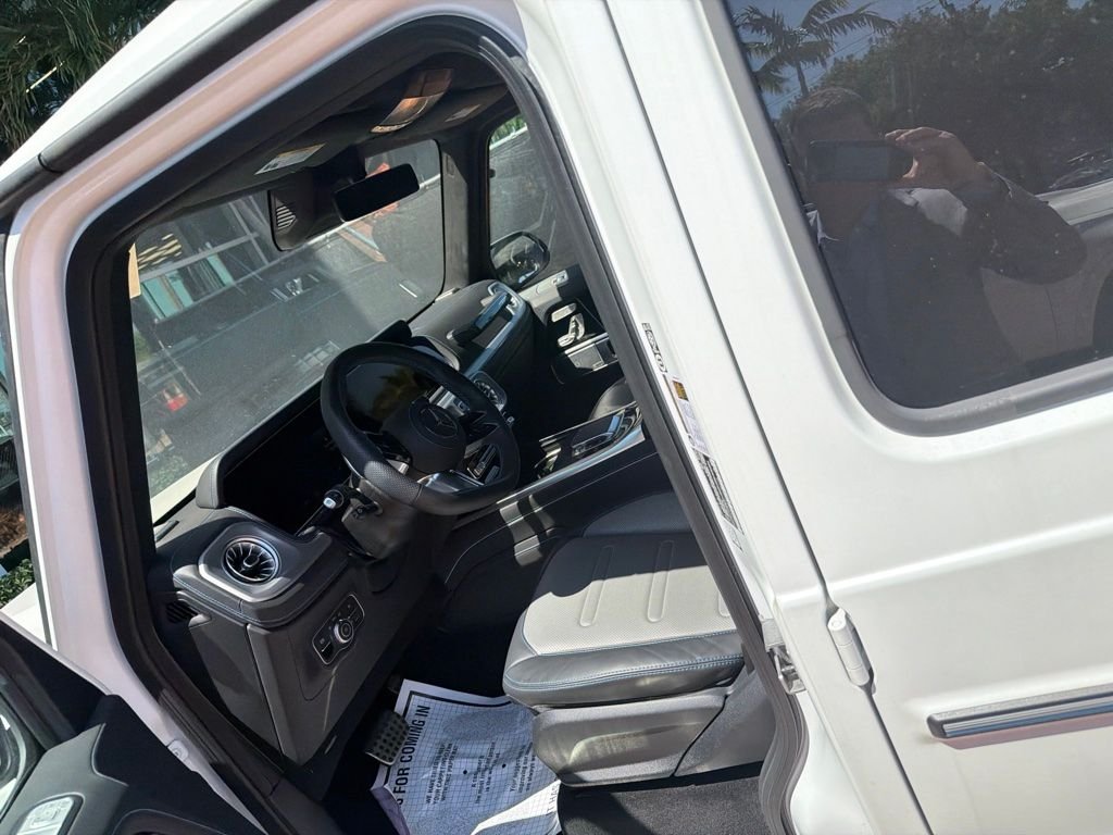 Certified Used 2025 White Mercedes-Benz G 580 image 3