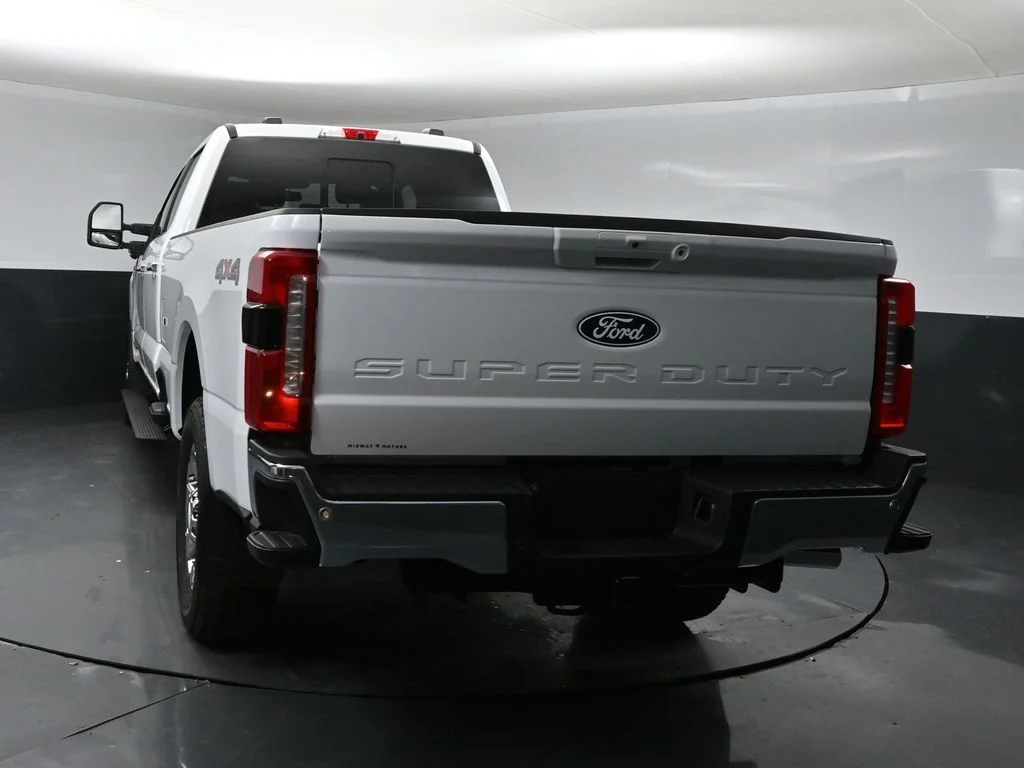 New 2027 Oxford White Ford F-250® Lariat® image 3