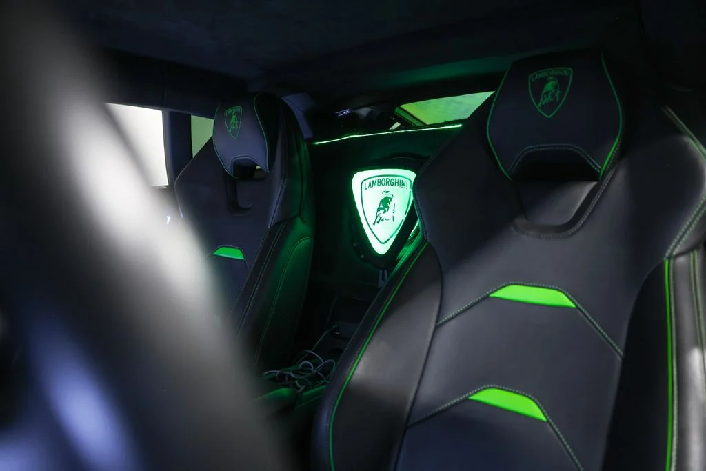 Used 2021 Green Lamborghini Base image 25