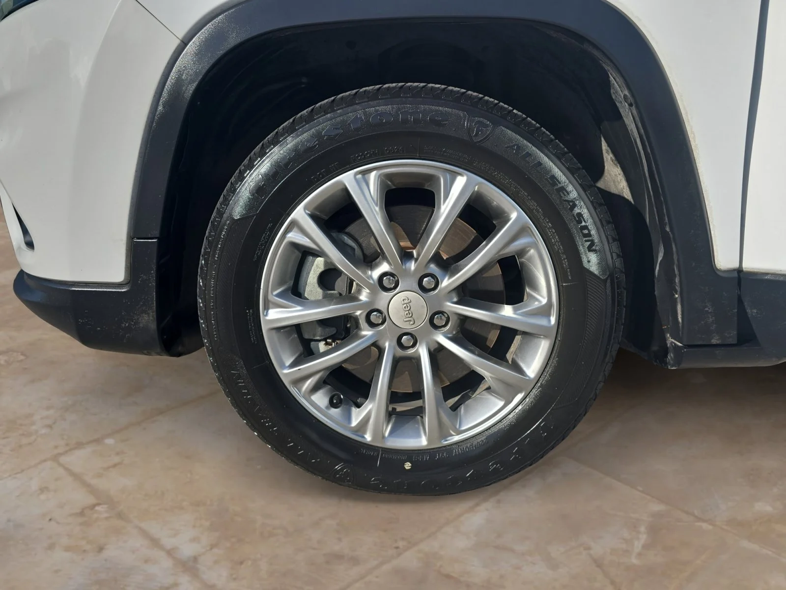 Used 2021 Bright White Clearcoat Jeep Latitude Lux image 26