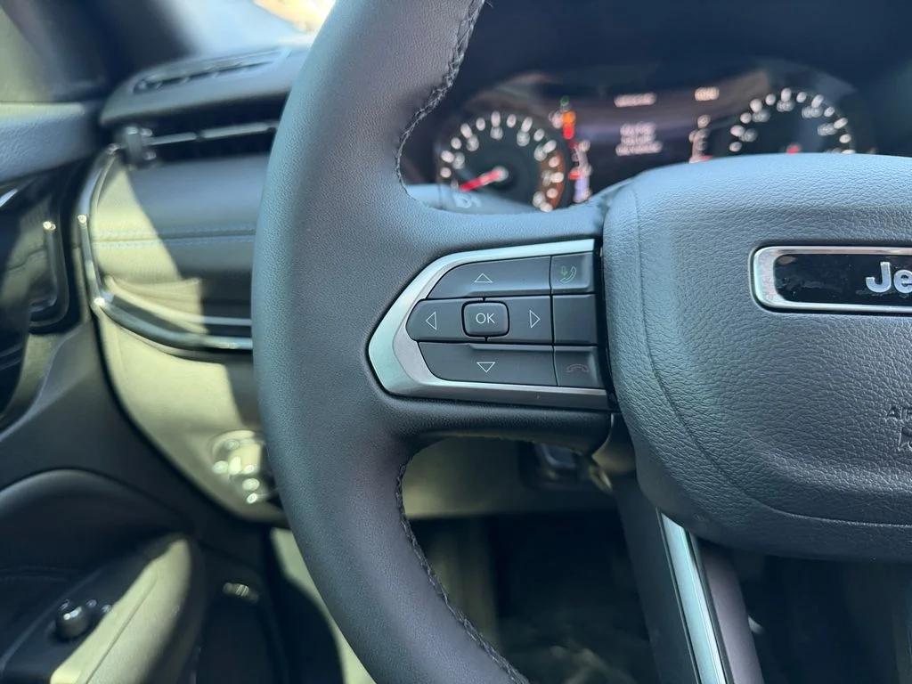 New 2026 White Jeep Latitude image 24