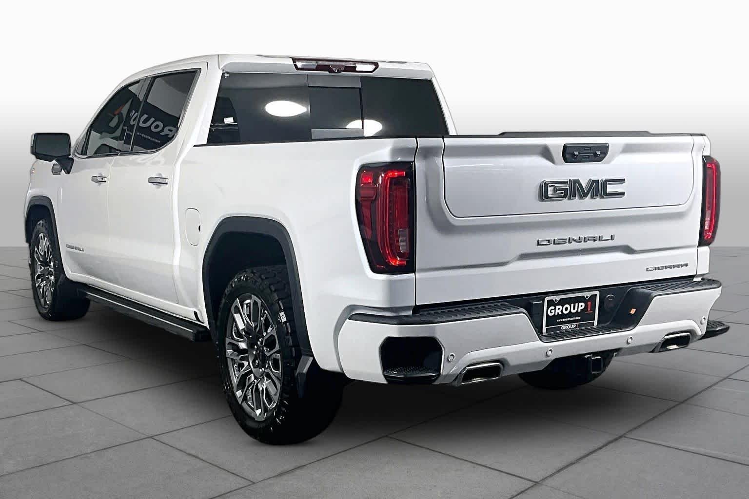 Used 2024 White Frost Tricoat GMC Denali Ultimate image 13