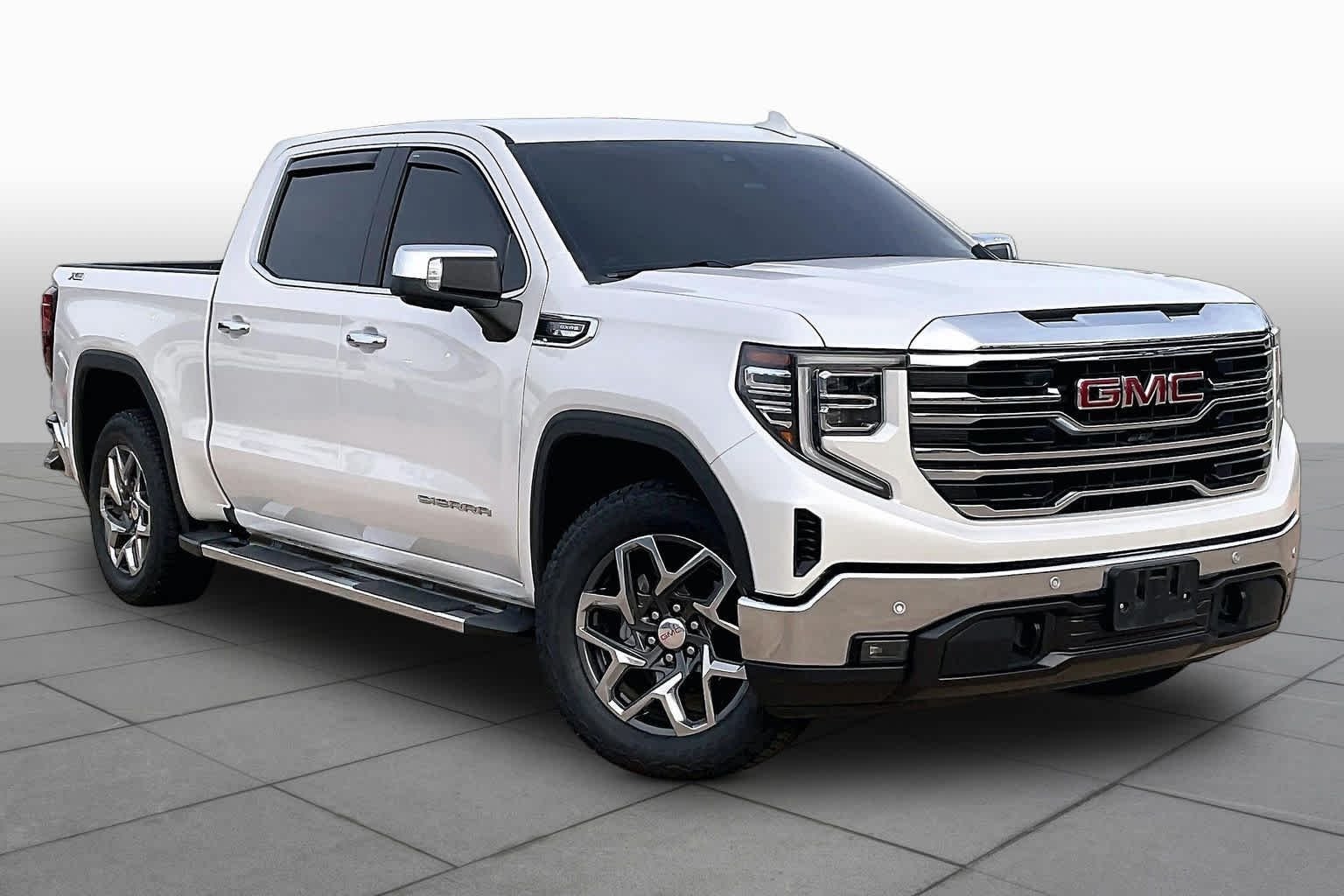 Used 2024 White Frost Tricoat GMC SLT image 2