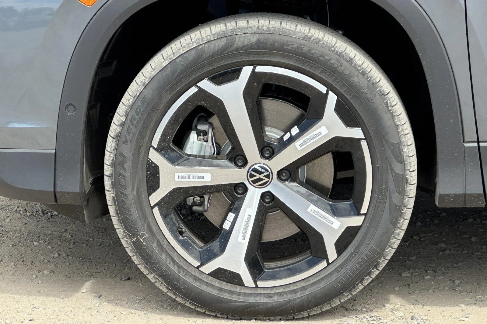 New 2026 Platinum Gray Metallic Volkswagen SE image 24