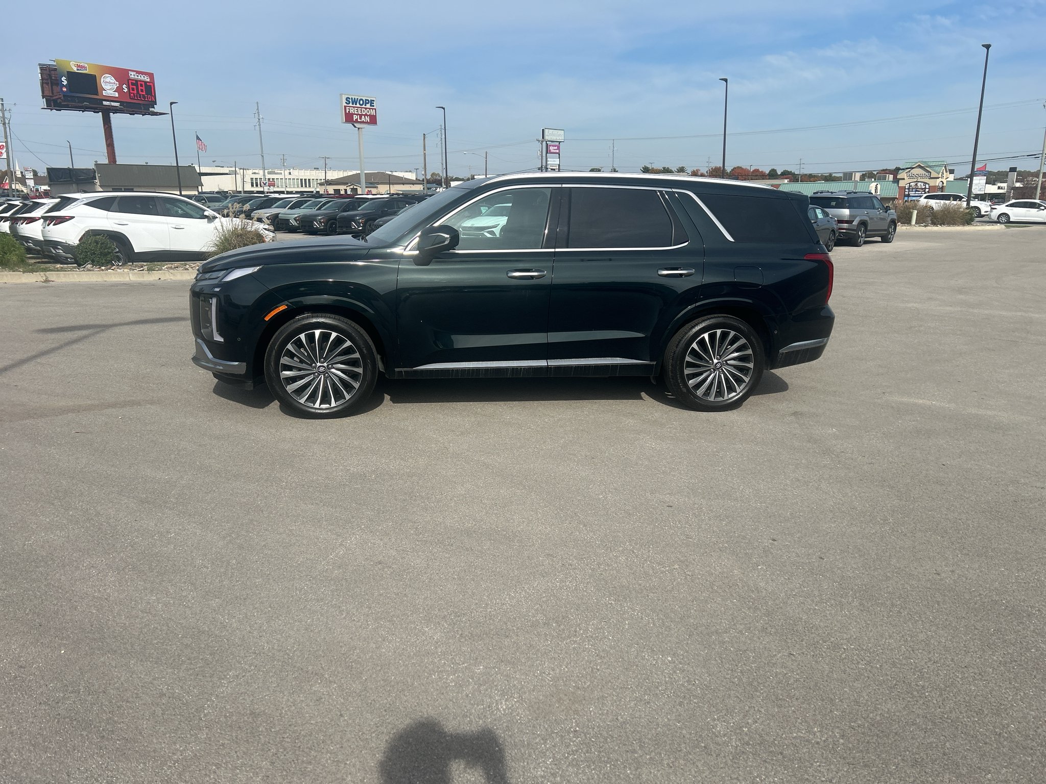 Used 2024 Robust Emerald Hyundai Calligraphy image 4