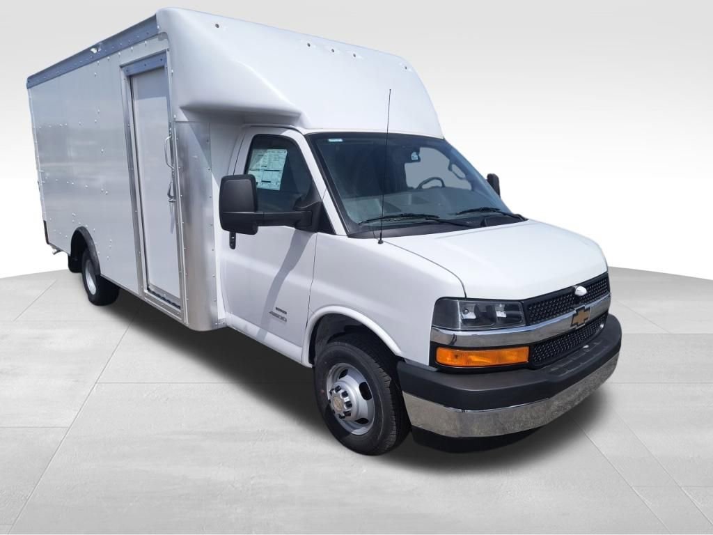 2026 Chevrolet Express 4500 177" WB's photo