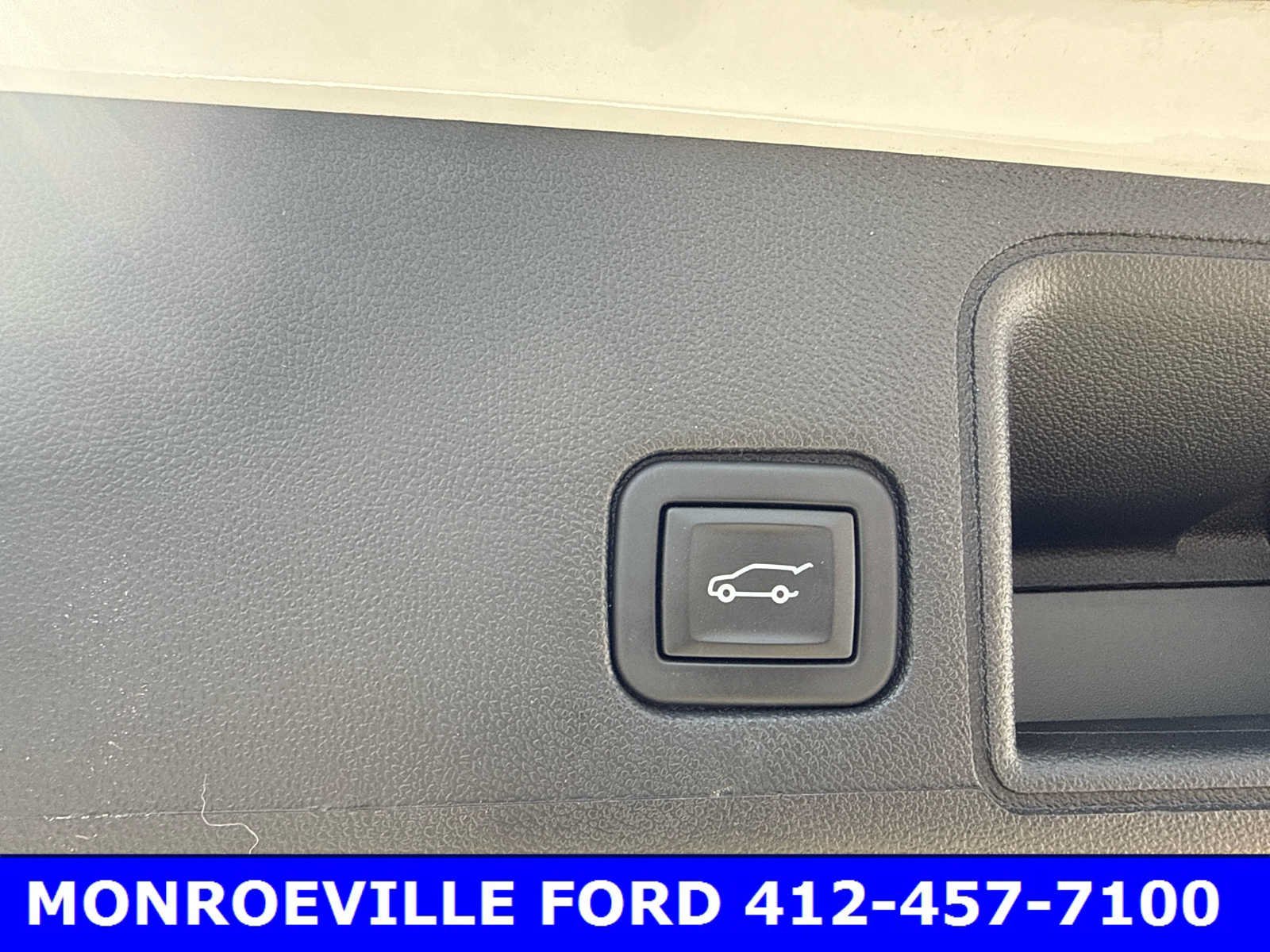 Used 2023 White Frost Tricoat GMC SLT image 20