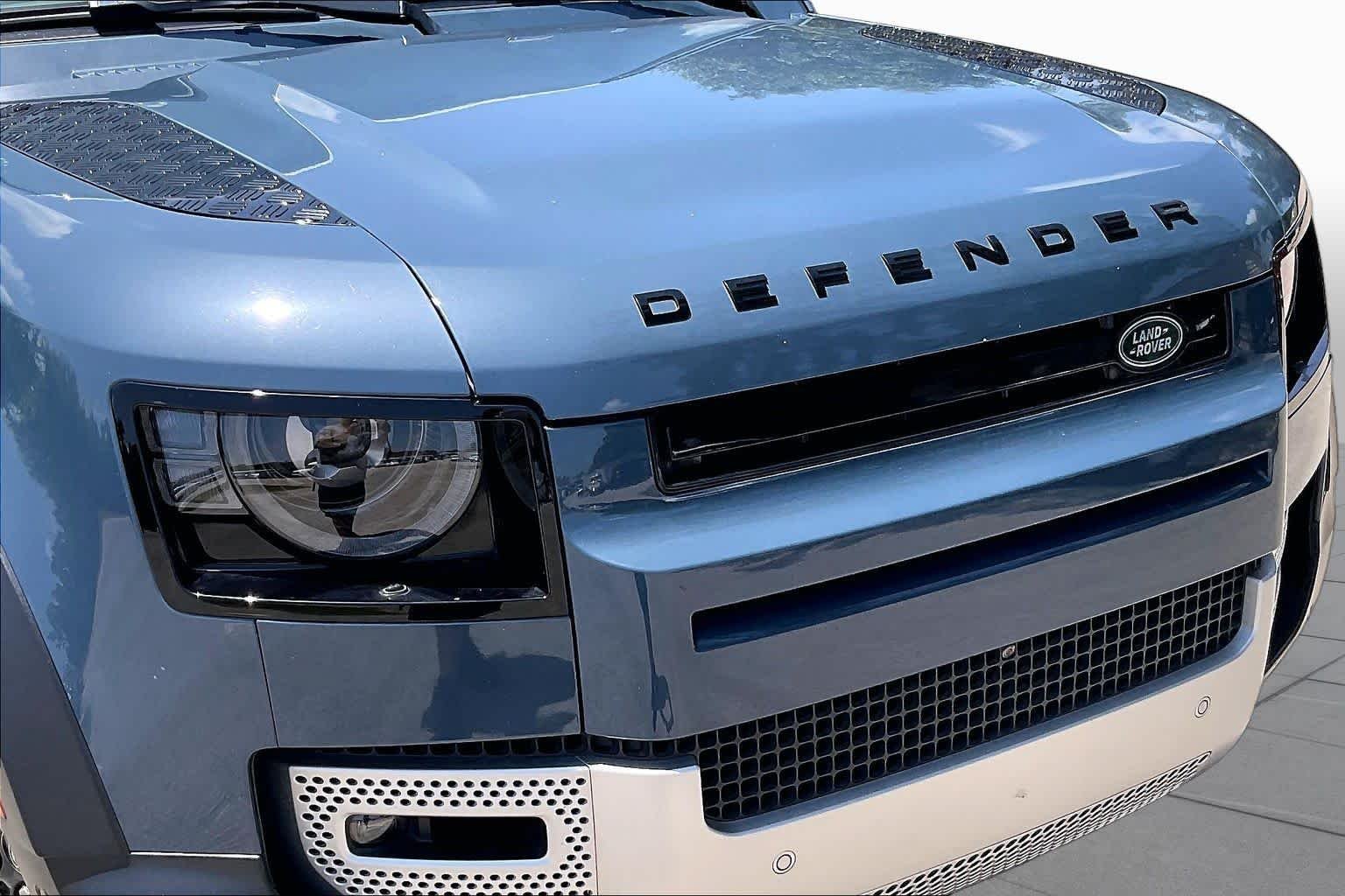 Used 2021 Tasman Blue Metallic Land Rover SE image 28