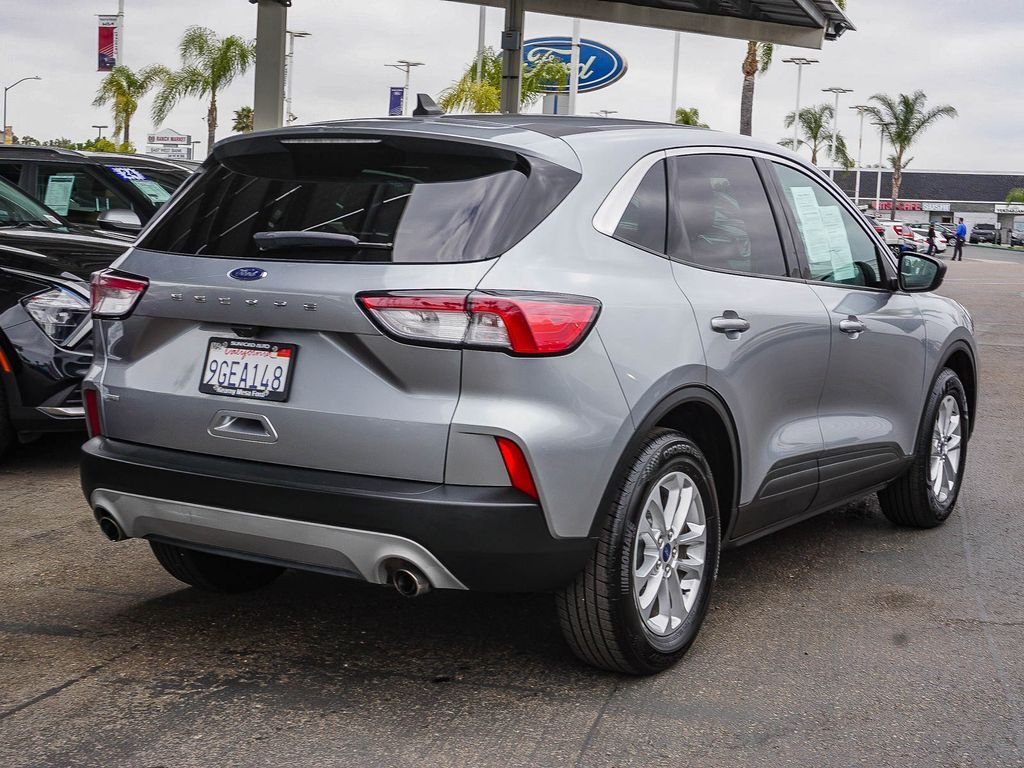 Used 2022 Silver Ford SE image 7