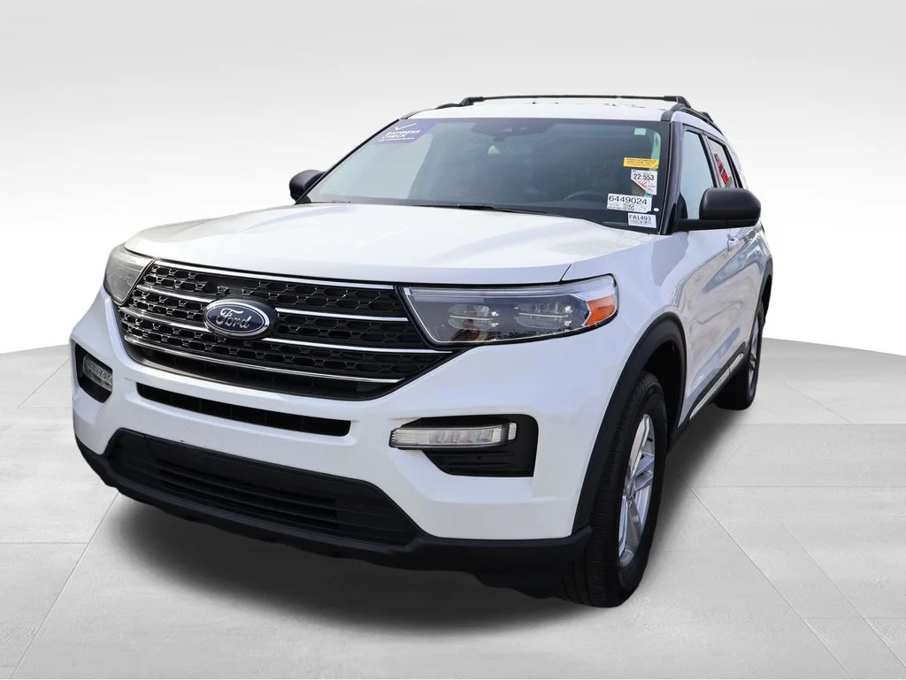 Used 2023 White Metallic Ford XLT image 3
