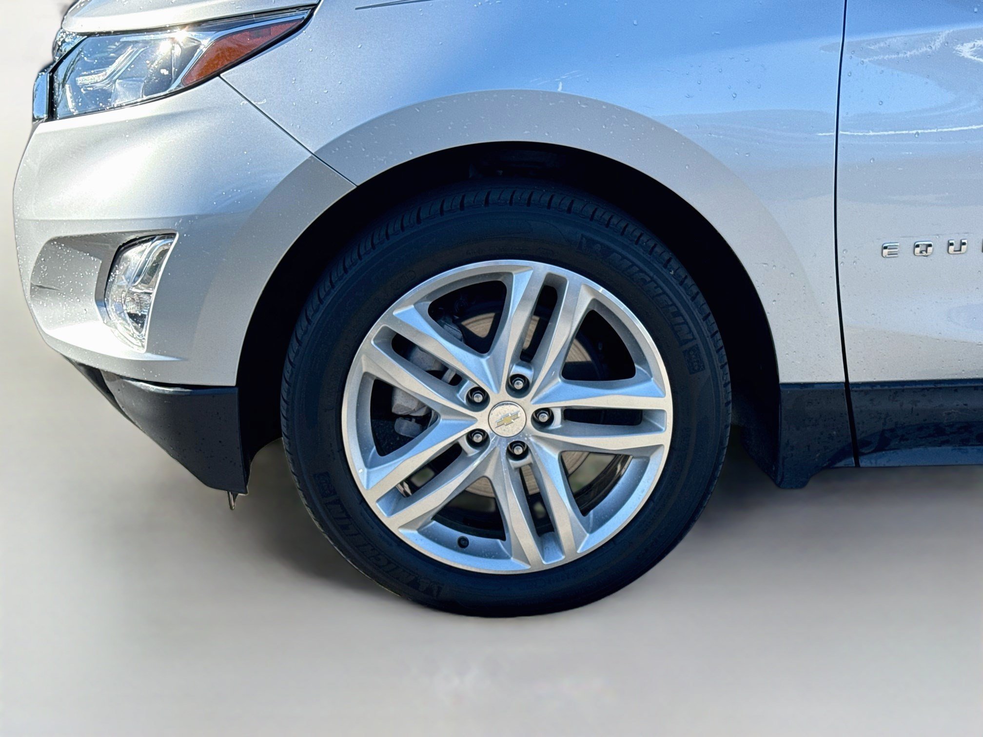 Used 2018 Silver Ice Metallic Chevrolet Premier image 9