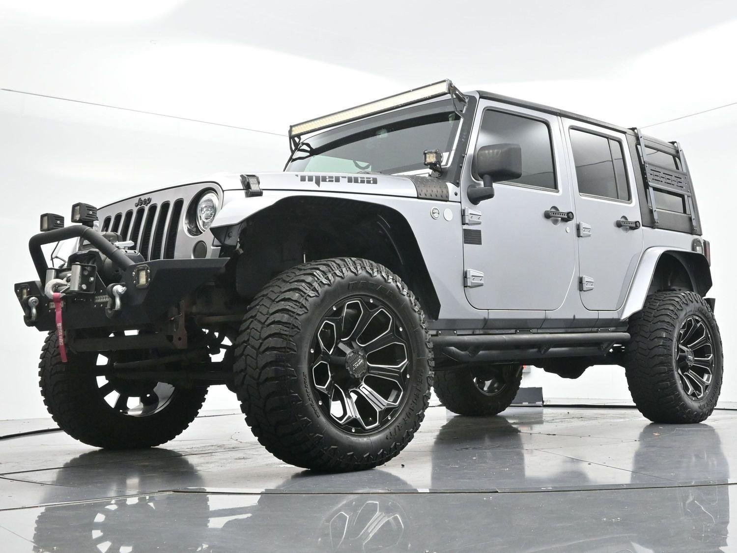 Used 2017 Billet Silver Metallic Clearcoat Jeep Smoky Mountain image 49