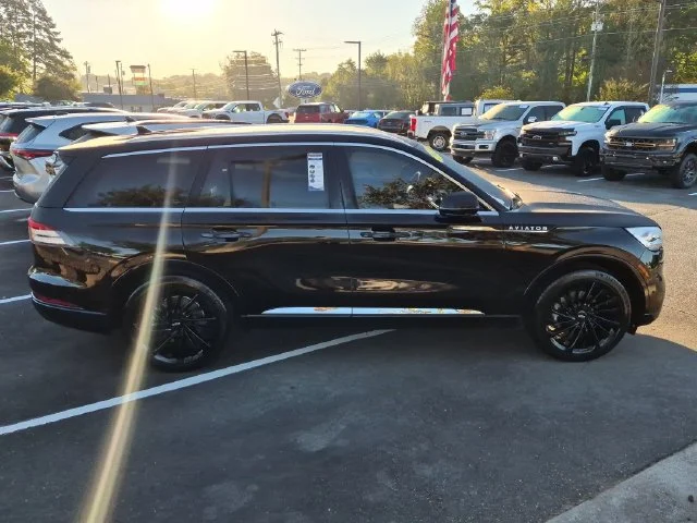 Used 2022 Black Lincoln Reserve image 6