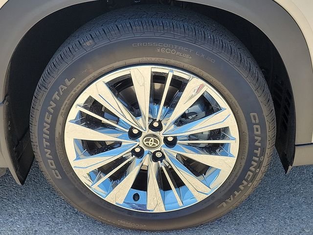 Used 2025 Gray Toyota Platinum image 7