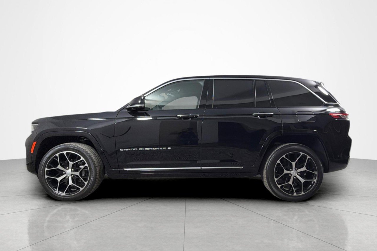 Used 2023 BLACK Jeep Summit Reserve image 2
