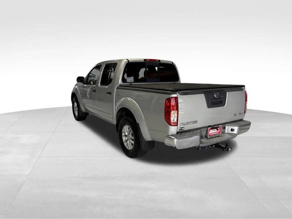 Used 2016 Silver Nissan SV image 3