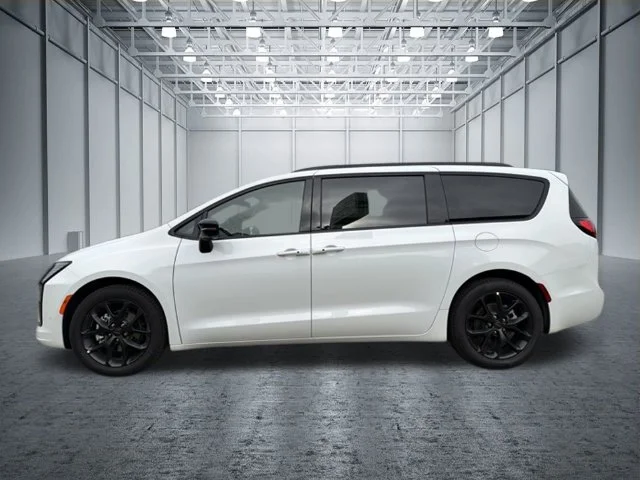 New 2027 Bright White Clear-Coat Paint Chrysler Limited image 6