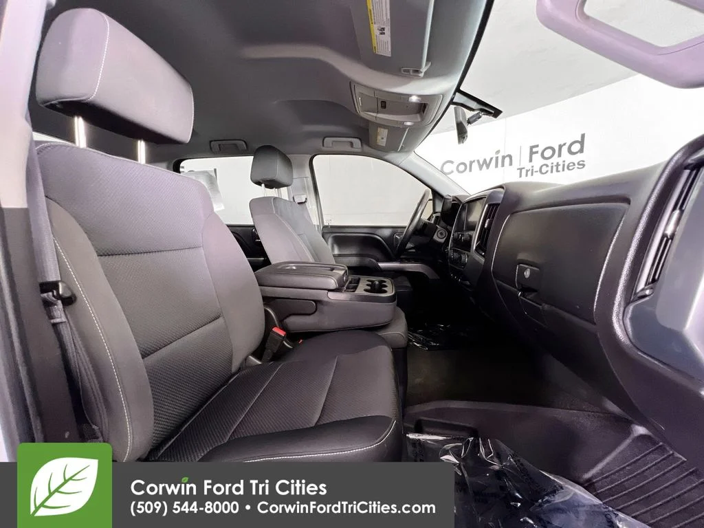 Used 2017 White Chevrolet LT image 15