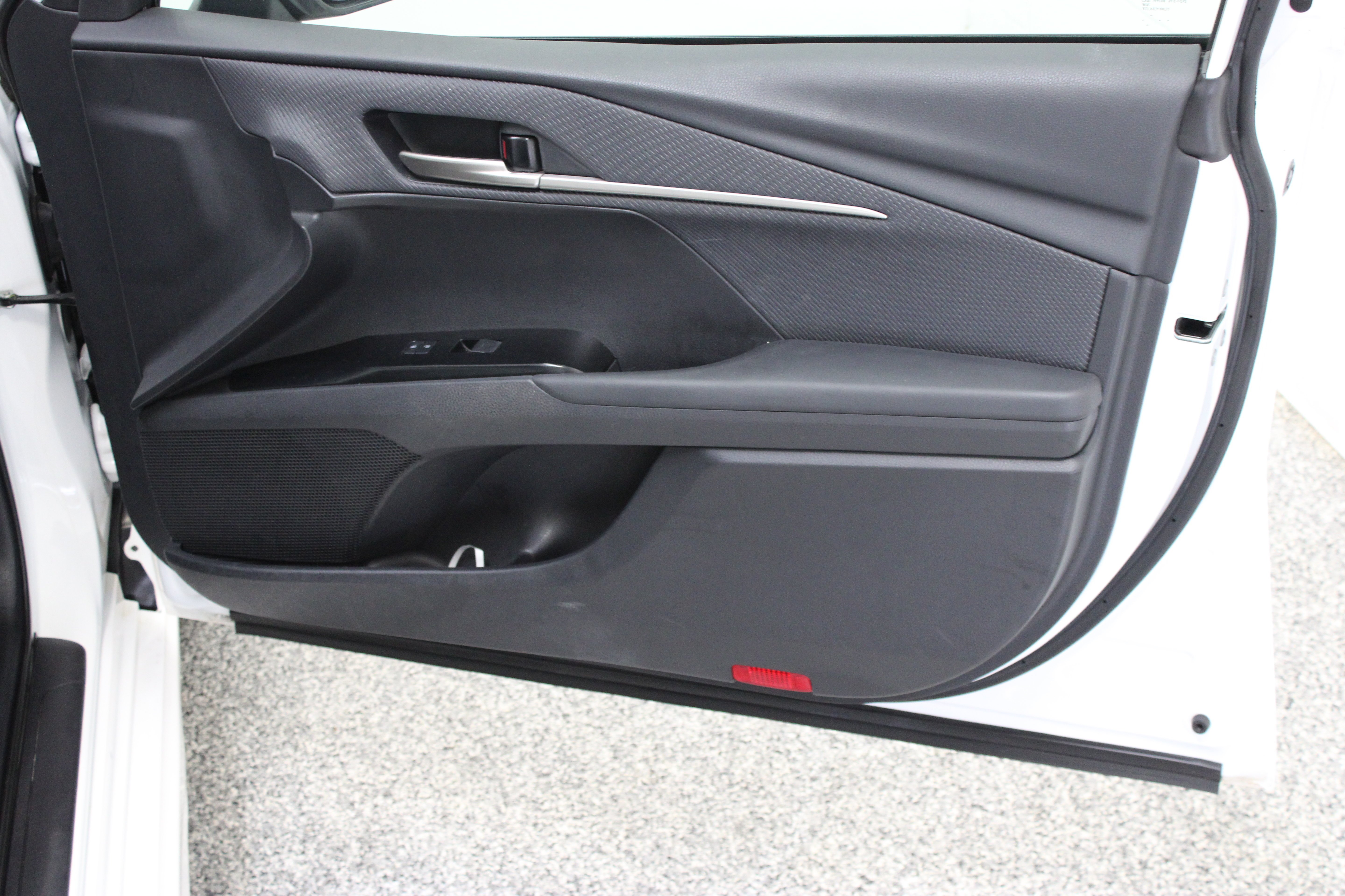 Used 2025 BLIZZARD PEARL Toyota SE image 34