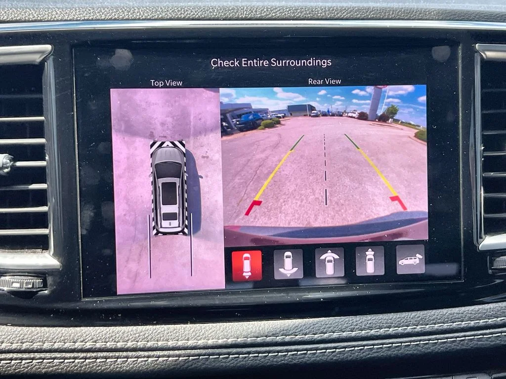 Used 2022 Red Chrysler Limited image 17