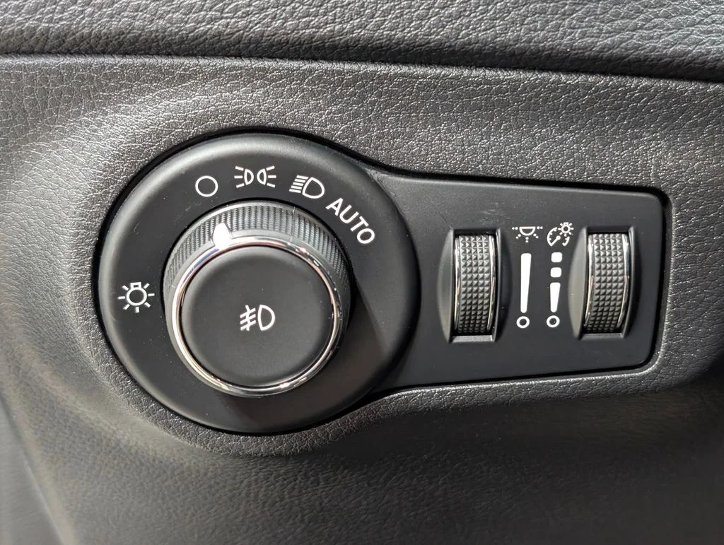 Certified Used 2019 White Clearcoat Jeep Limited image 11