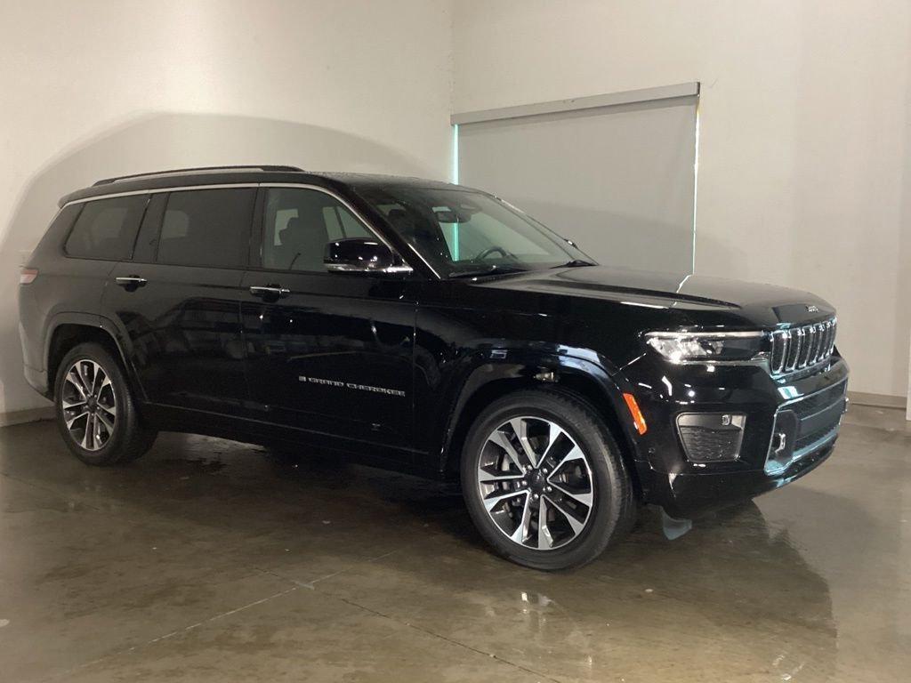 Used 2023 Black Jeep Overland image 9